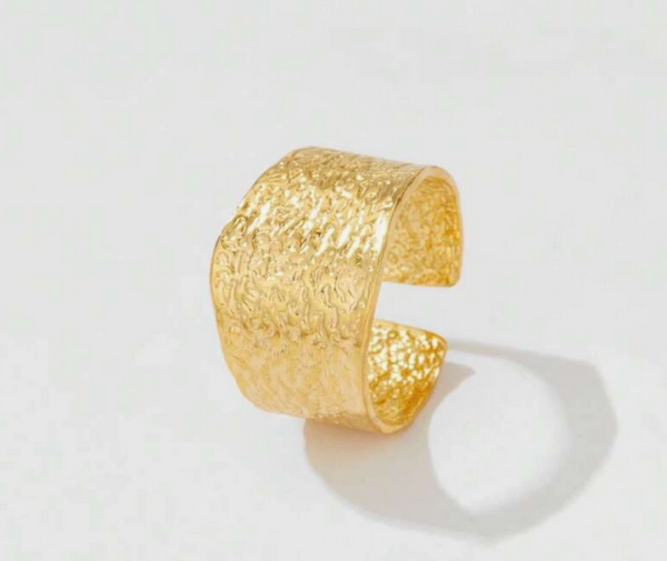 anillo dorado mujer